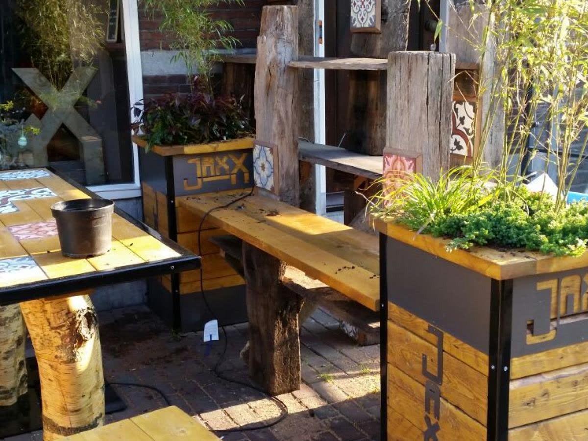 Cafe Jaxx, Molenstraat Roosendaal — hout en staal